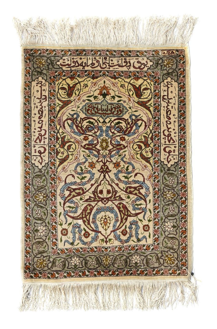 Tappeti: Hereke signed silk carpet, Turkey, 20th c – Usato da Apples venduto da the_7jtf