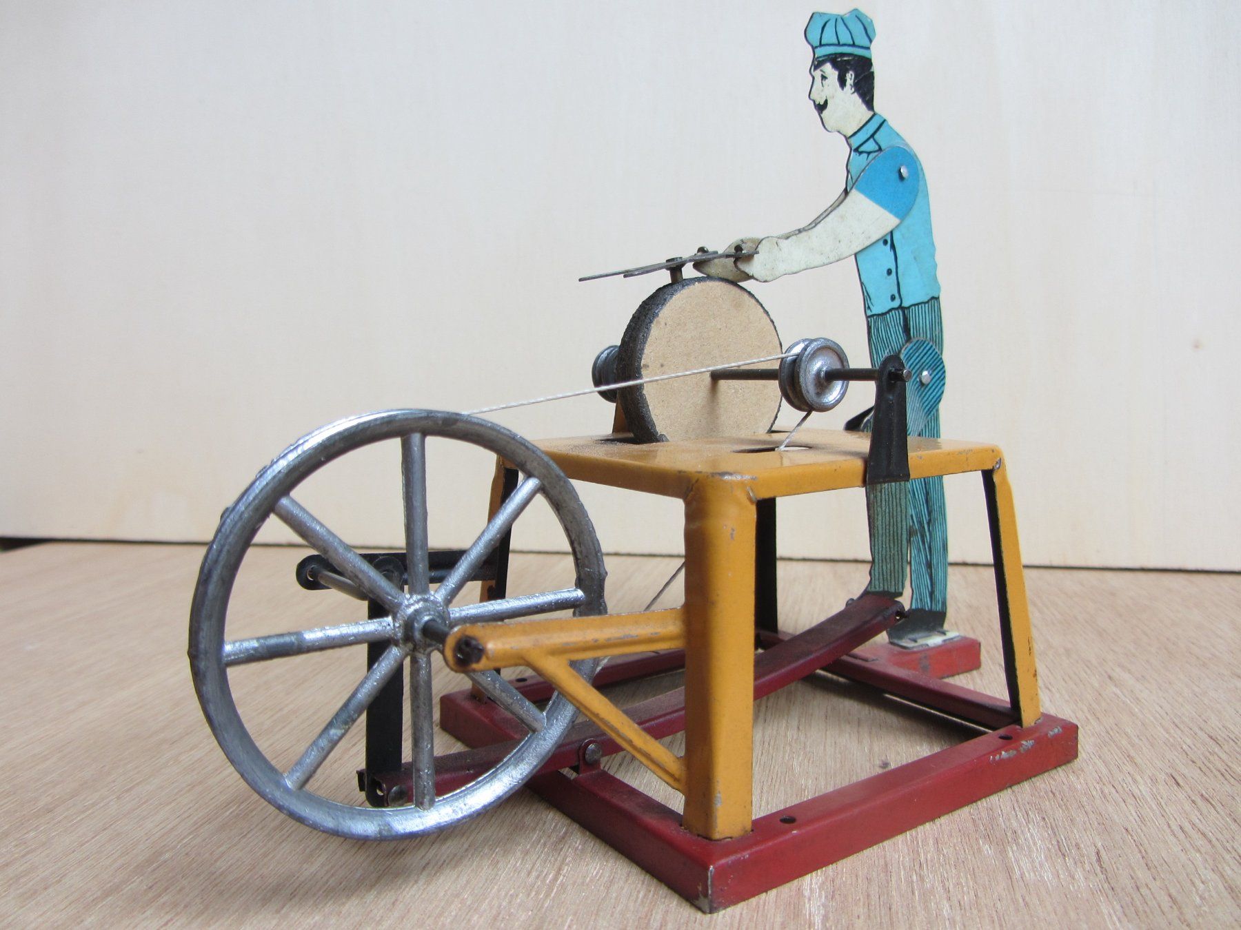 Kit di modellismo & Modellini statici: SCHERENSCHLEIFER  funkensprühend – Usato da Sumiswald venduto da Javelin 2