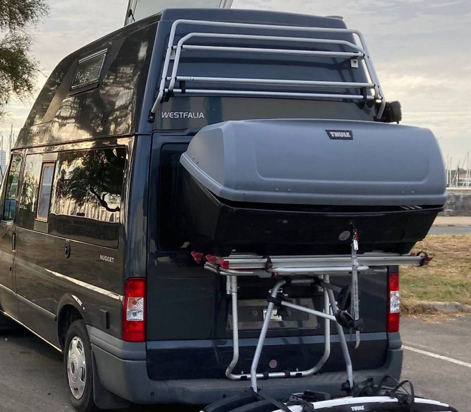 Thule Dachboxen: Thule Heckbox BackUp 900 – Gebraucht aus Winterthur von Wedani1