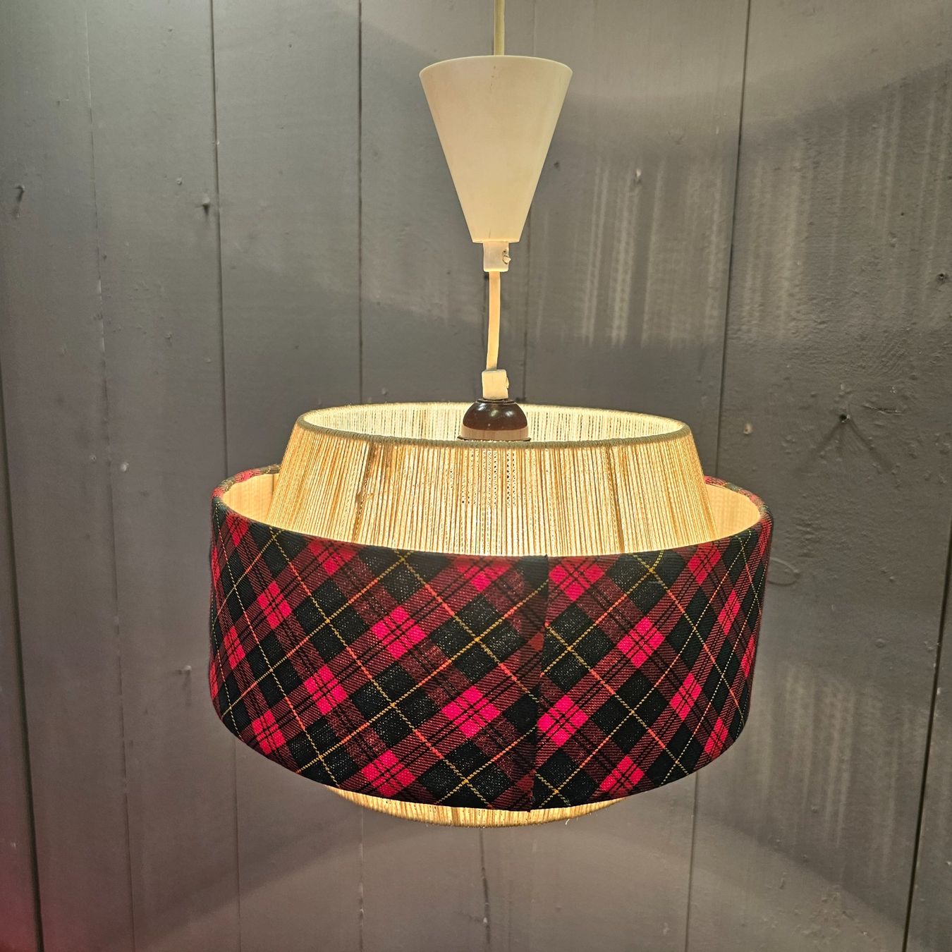 Kronleuchter & Deckenlampen: 1970 Ceiling Lamp. Hängelampe Deckenlampe Stoffschirm – Gebraucht aus Nottwil von Wondewa-Shop 7