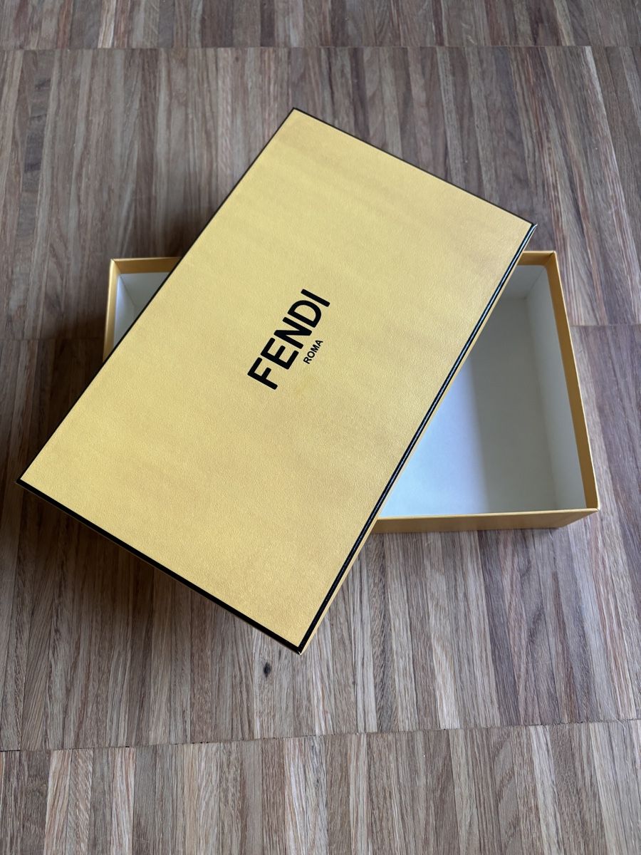 Kleiderpakete: Fendi Box. Neu! – Neu (gemäss Beschreibung) aus Luzern von lor_x8hx 3