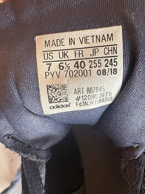 Scarpe da uomo: Adidas Hallenturnschuhe Grösse 40 – Usato da Uttigen venduto da extreme08 2