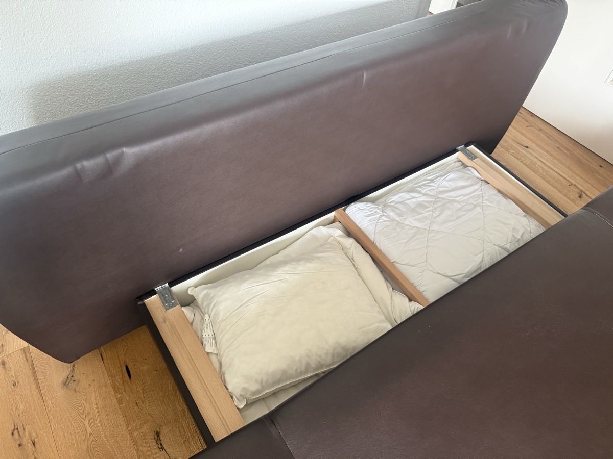Sofas: Schlafsofa braun Kunstleder – D'occasion à Ebikon par derderverkauft 3