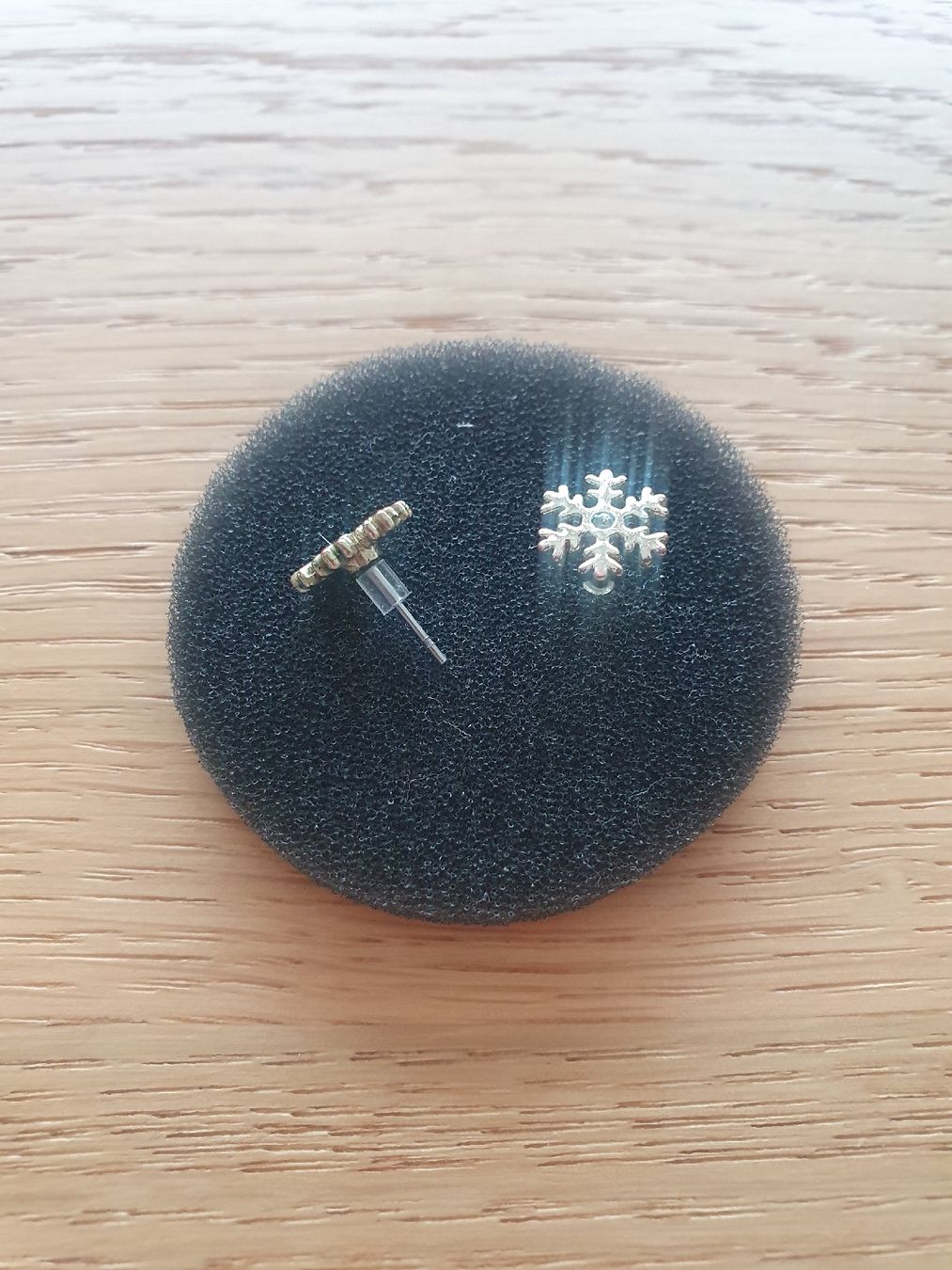 Orecchini pendenti & Orecchini a lobo: Winterliche Ohrstecker, Schneeflocken Design – Usato da Moosseedorf venduto da Sonnenschein.. 1
