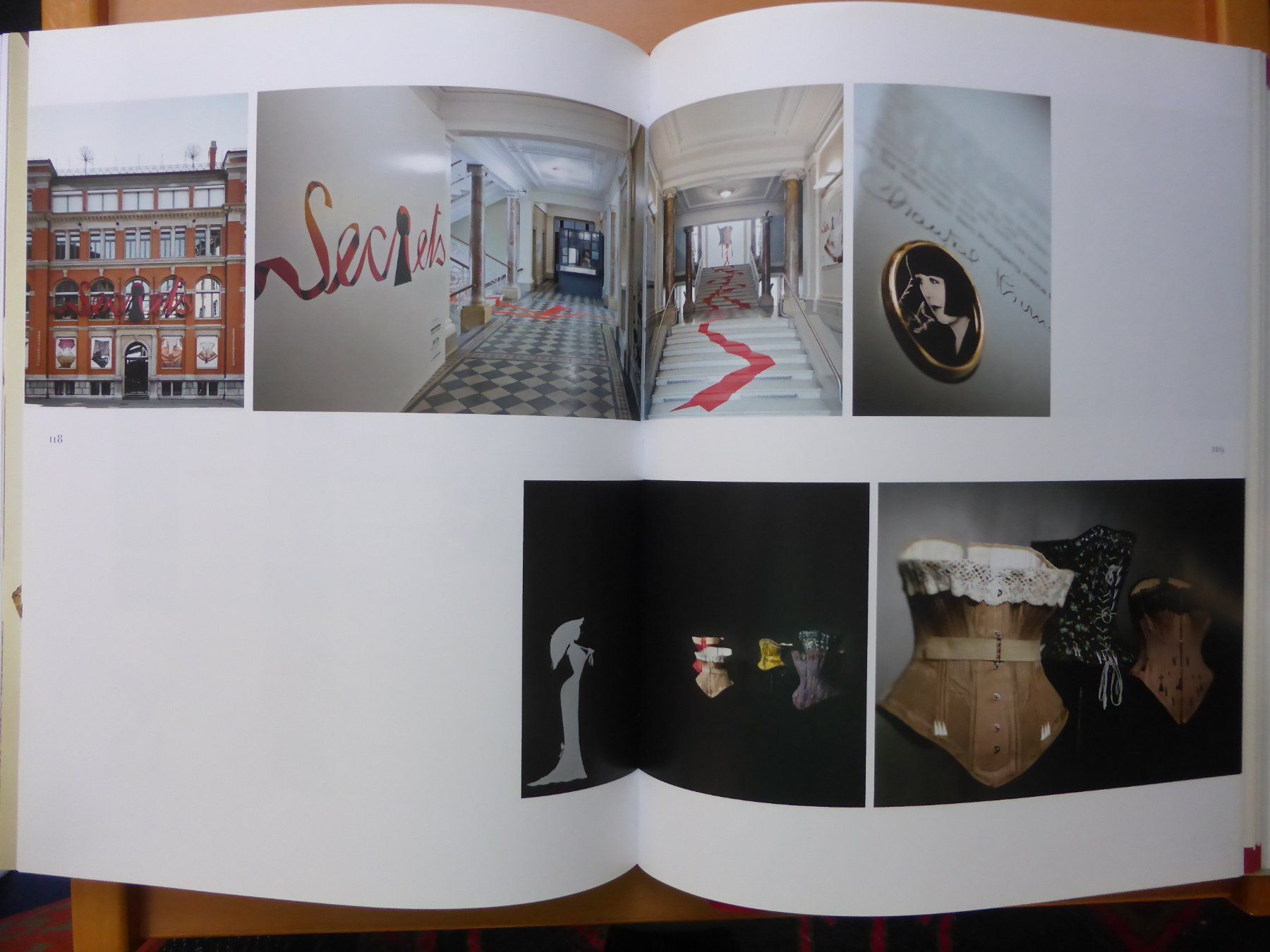 Libri: Textil-Industrie - Secrets - Einblicke ins Reich der Dessous – Nuovo (secondo la descrizione) da Brunnadern venduto da lesezirkel 3