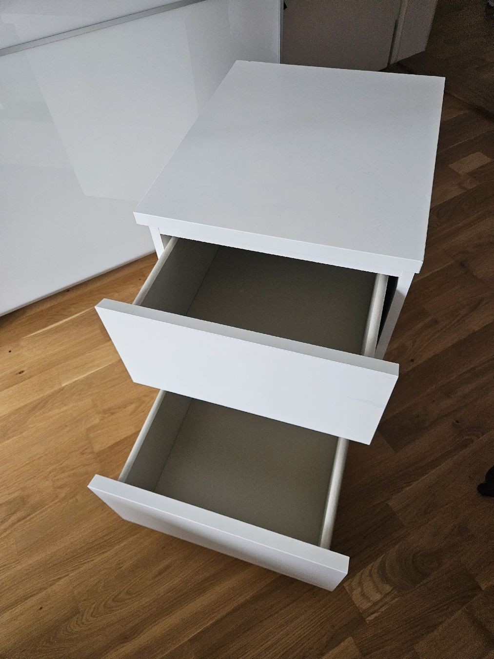 Ikea Comodini: STORKLINTA bedside table IKEA – Usato da Zürich venduto da tan_y9tj 1
