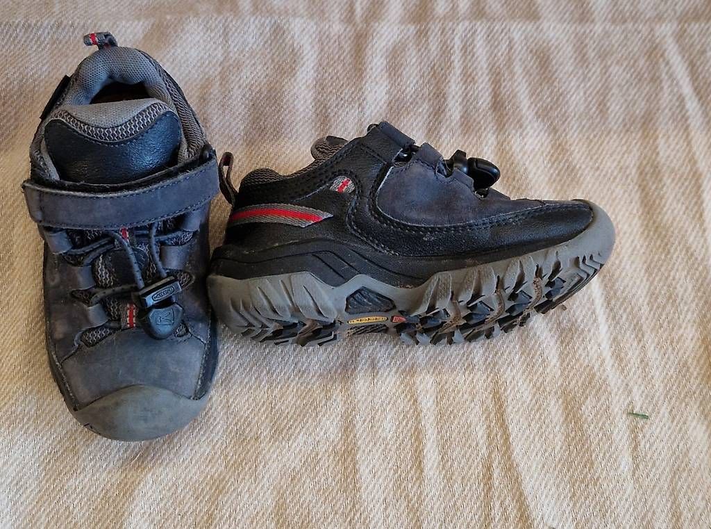 Scarpe per ragazzi: Tolle Keen Kinderschuhe  Grösse 24 – Usato da Wolfhausen venduto da Santiago2017 1