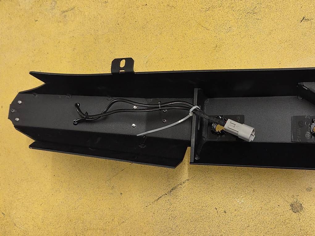 Tutti pezzi di ricambio auto: MB Sprinter 907 Overland Equipment Stosstange – Nuovo (secondo la descrizione) da Gutenswil venduto da Cresto 4