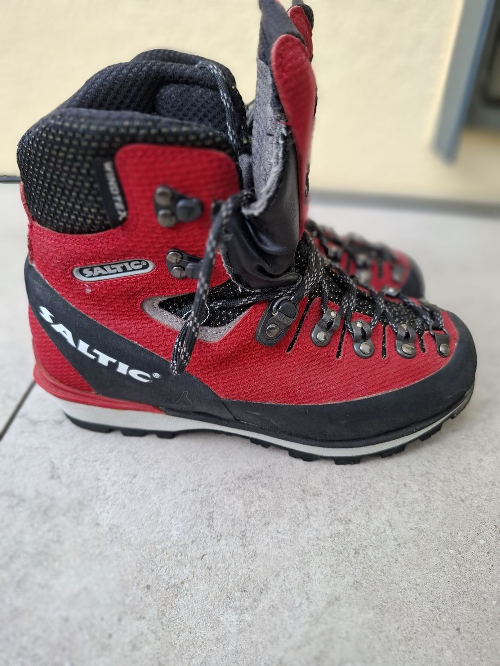 Scarpe da uomo: Rote SALTIC Bergstiefel Wanderschuhe Grösse 37.5  – Usato da Dörflingen venduto da Sander 7