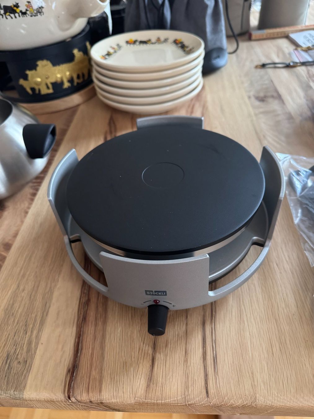 Set di piatti: Stöckli Raclette-Ofen & 8 schwarze Teller – Usato da Gais venduto da mmu_bl6k 2