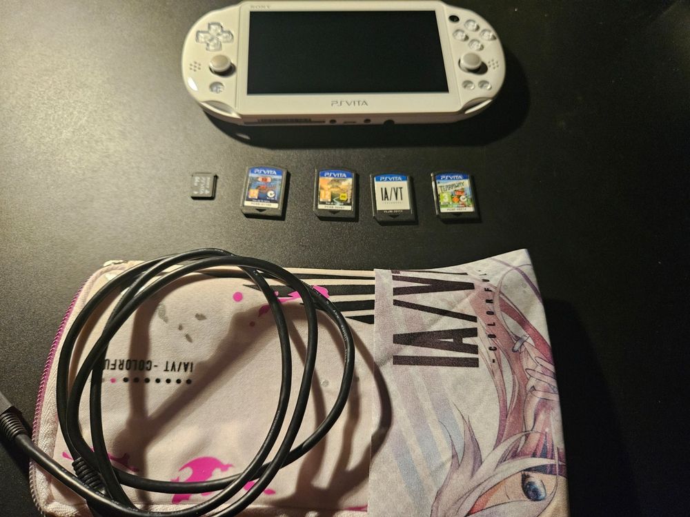 PSVITA Slim mit 64GB, 4 Spielen und Zubehör | Kaufen auf Ricardo