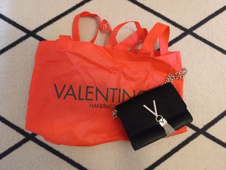 Valentino Tasche – elegant und in sehr gutem Zustand