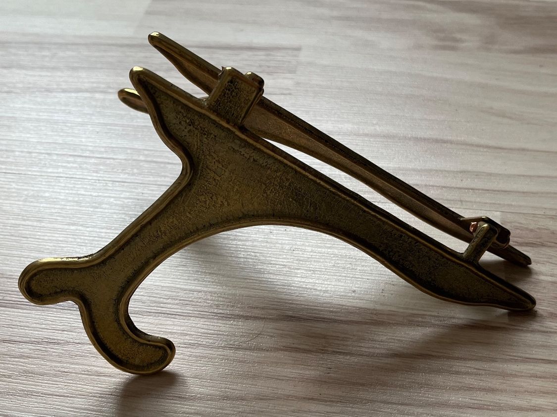 Autres décorations & accessoires: Antiker und spezieller MESSING-TELLER-/BILDER-STÄNDER – D'occasion à Islikon par sav_m8xk 4