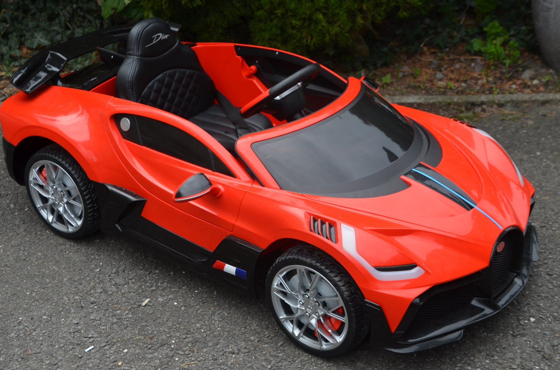 Bugatti Veicoli per bambini: Kinder Bugatti Divo Elektroauto / voiture électrique 12V – Usato da Collonges venduto da arashee 1