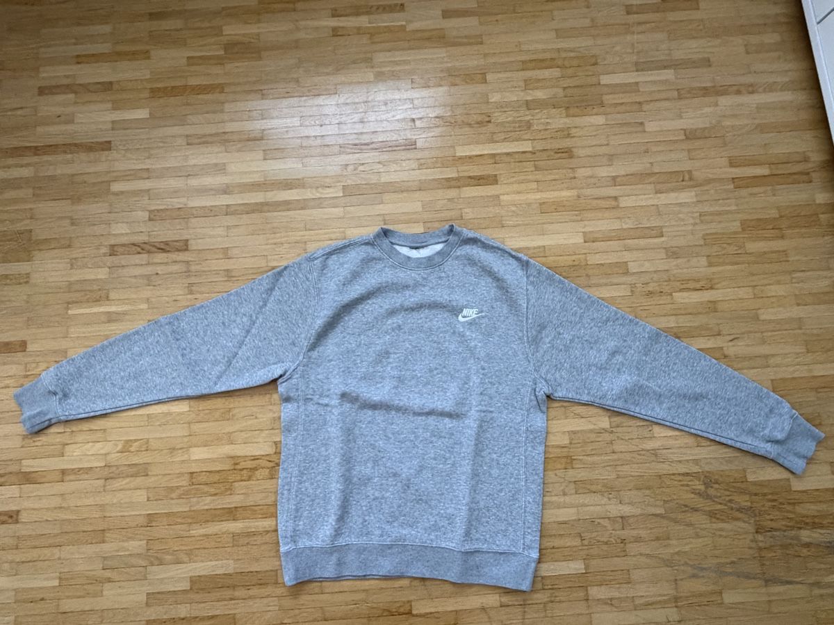 Nike Maglioni & Felpe: Nike Pullover grau Grösse M TOP ZUSTAND!!! – Usato da Ibach venduto da Kindheit_SZ
