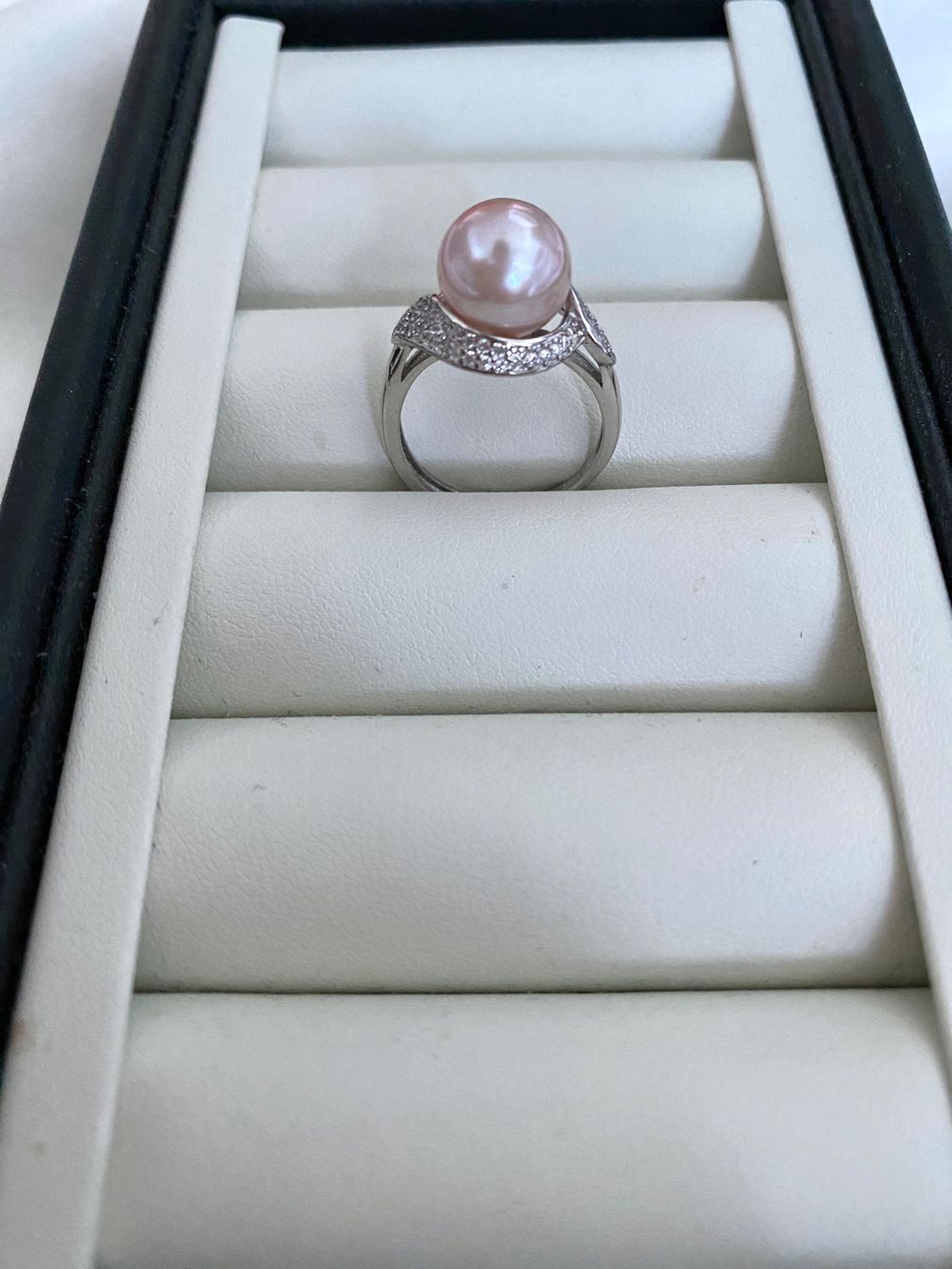 Anelli: 10mm Top Glanz Süsswasser Perle Ring – Nuovo e nell'imballaggio originale da Sarnen venduto da yingsperlen