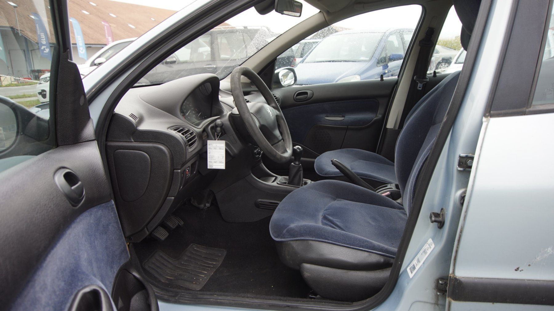 Peugeot Autos: Peugeot 206 mit 179'964 km ab nur CHF 1.- – Gebraucht aus Schongau von Autosalon_Zogu 5