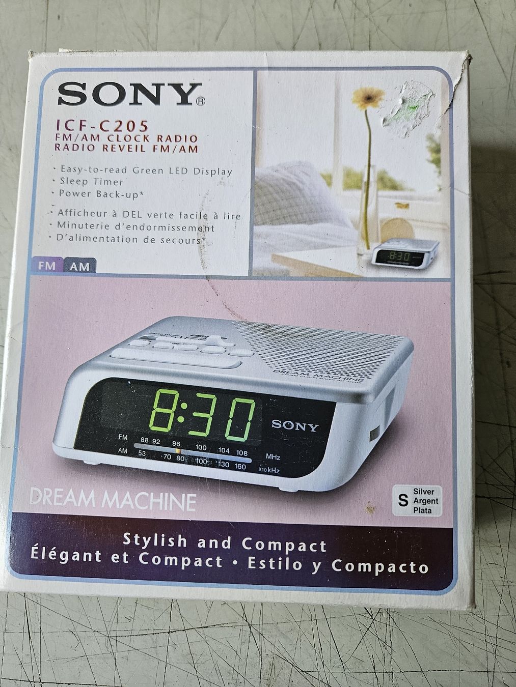 Sony Radio: FM/AC CLOCK RADIO,ab 9-. – Usato da Oberburg venduto da znas