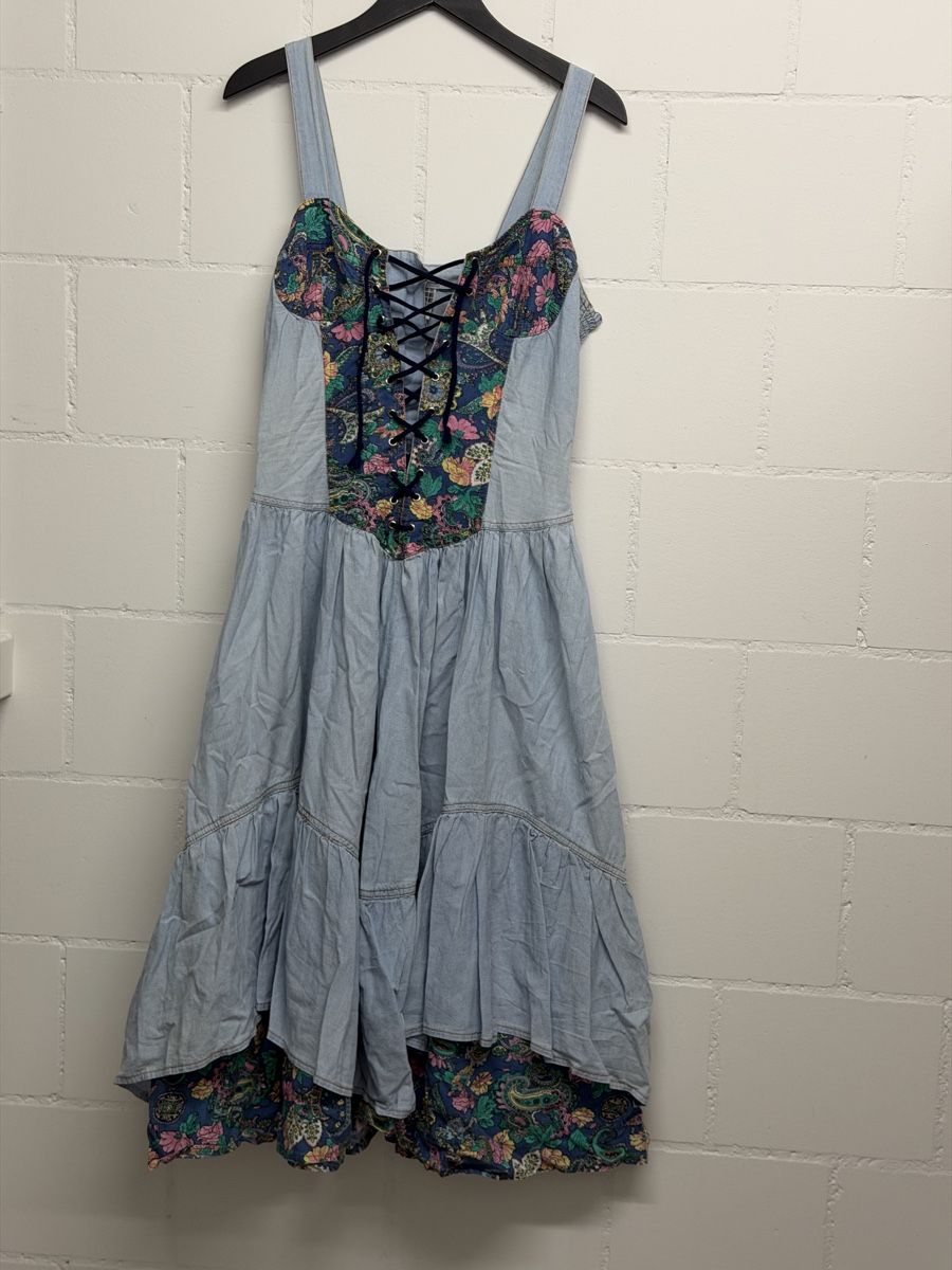 Vestiti: Jeanskleid Gr. 40 – Usato da Rütihof venduto da stravvberryv