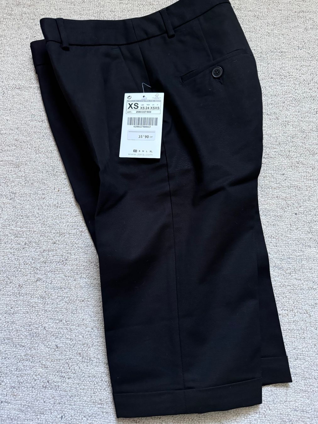 Zara Pantaloni: Short " Zara Basic " noir – Nuovo (secondo la descrizione) da Echandens venduto da pepite30
