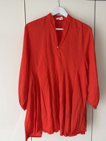Kurzes Kleid mit Puffärmel rot Grösse S