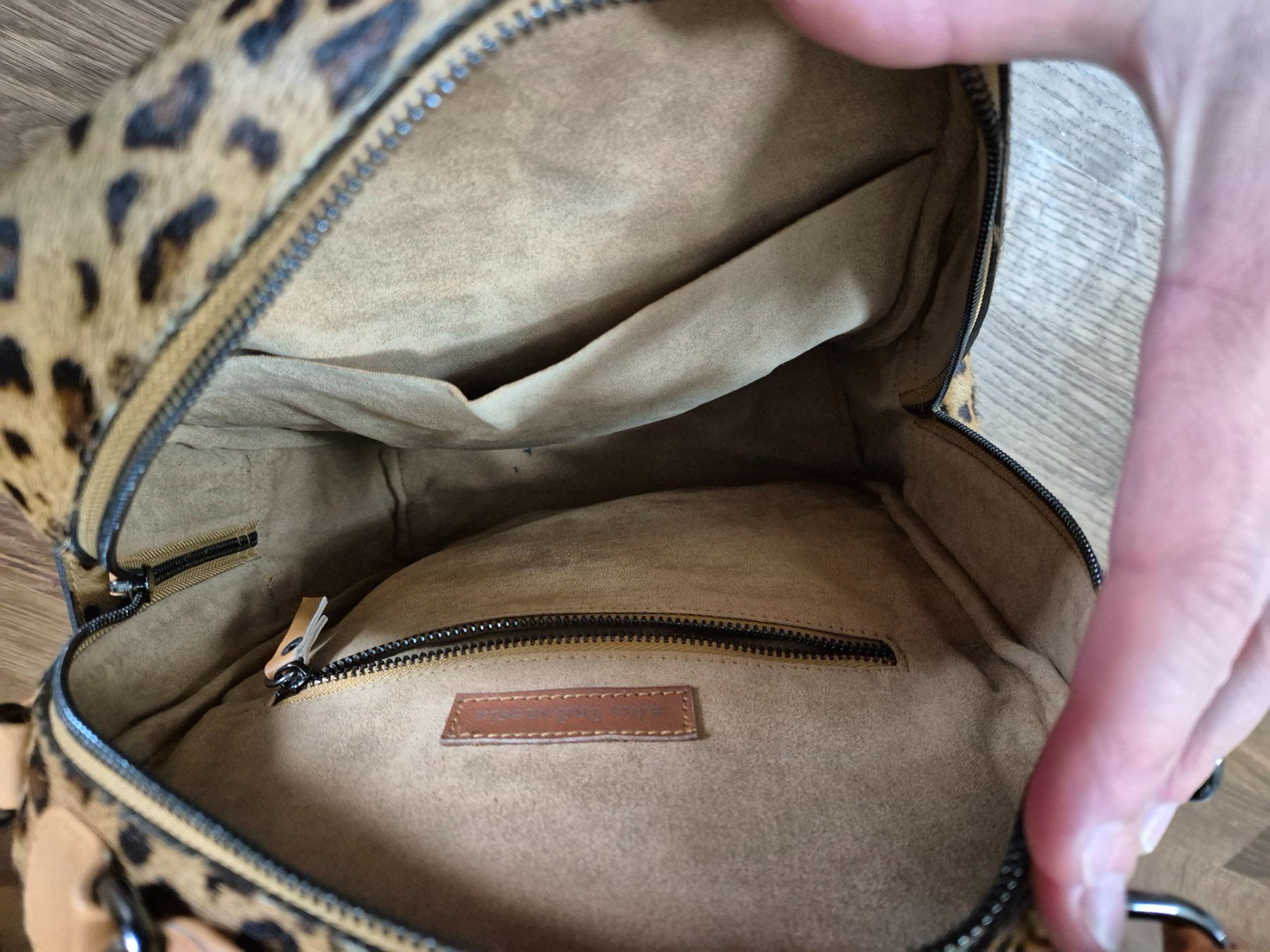 Zaini: Handmade leopard print leather backpack – Usato da Zürich venduto da monadiederich 3