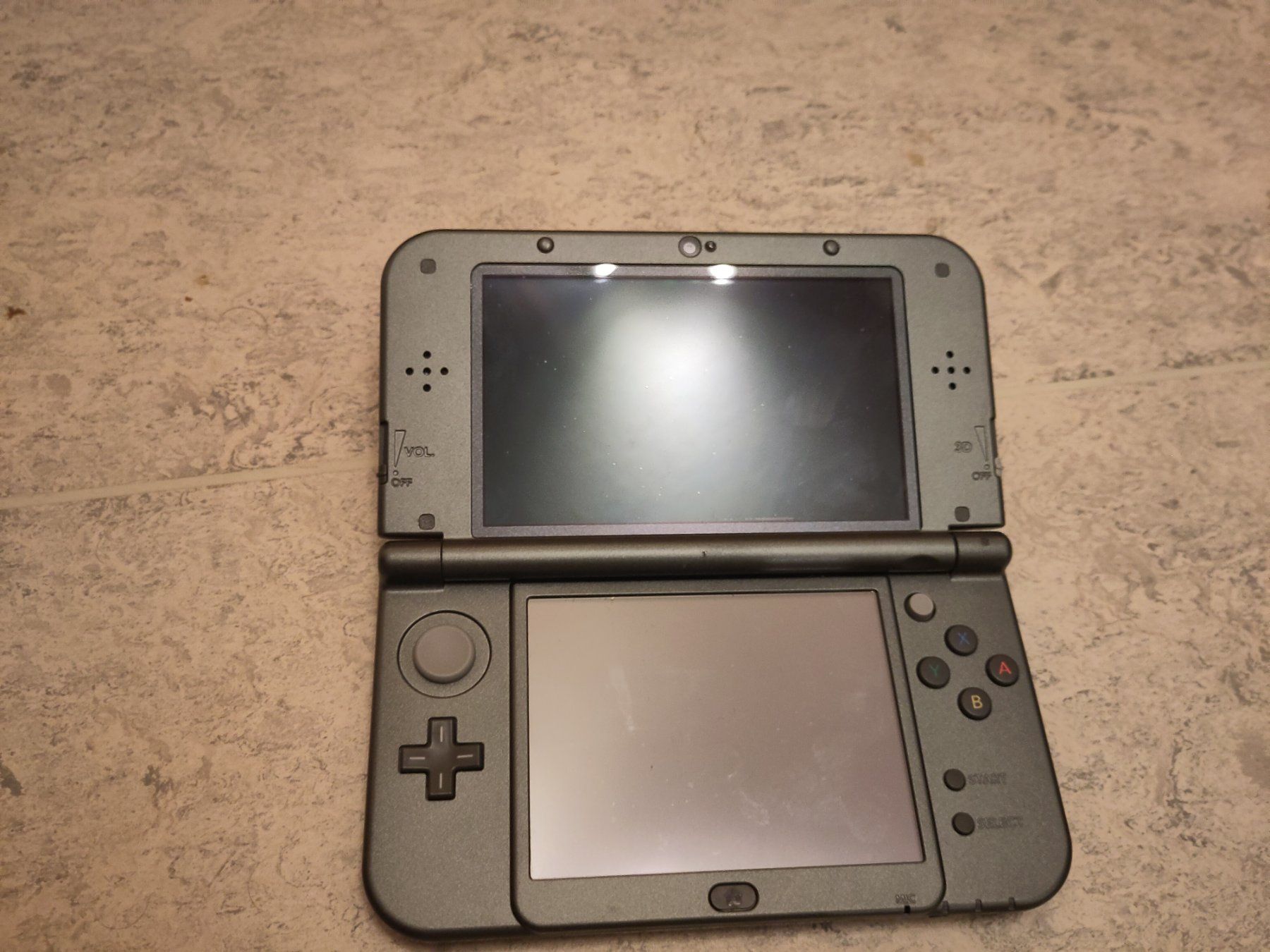 Nintendo Konsolen: New Nintendo 3DS XL – Gebraucht aus Winterthur von dav_xf5f 1