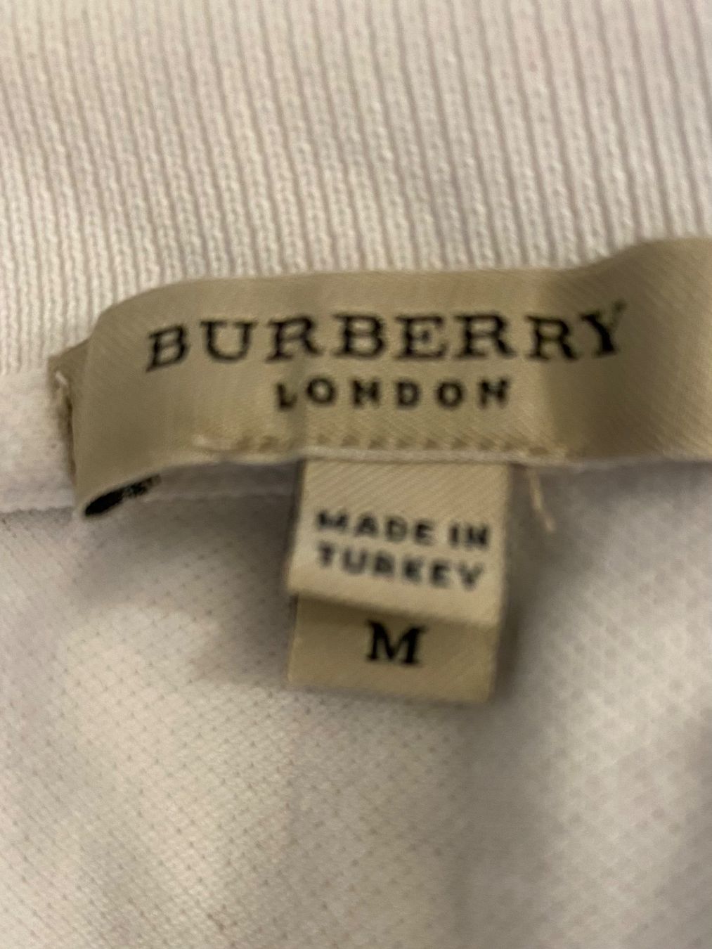 Burberry T-Shirts: Buerberry Oberteil – Gebraucht aus Triesen von vla_z6rh 4