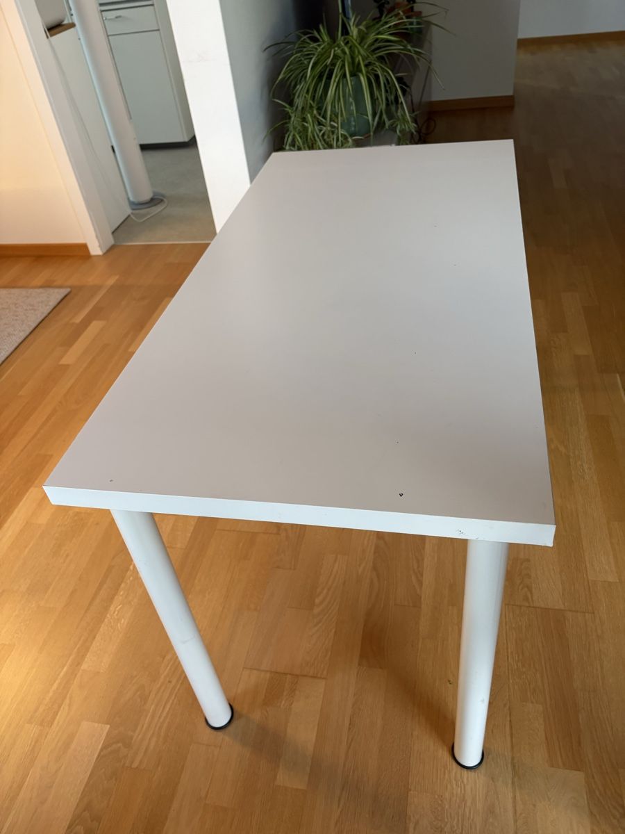 Schreibtische: Altes Ikea Pult – Gebraucht aus Kilchberg ZH von sunnywolli 1