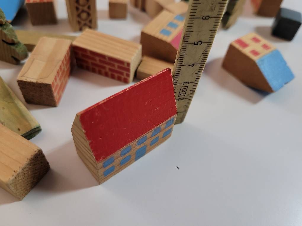 Giocattoli: Verschiedene Holzbausteine Vintage – Usato da Zofingen venduto da Loop_ReSale 2