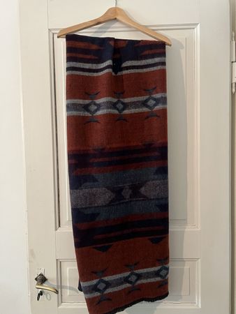 Schöner und weicher Boho-Schal mit Muster