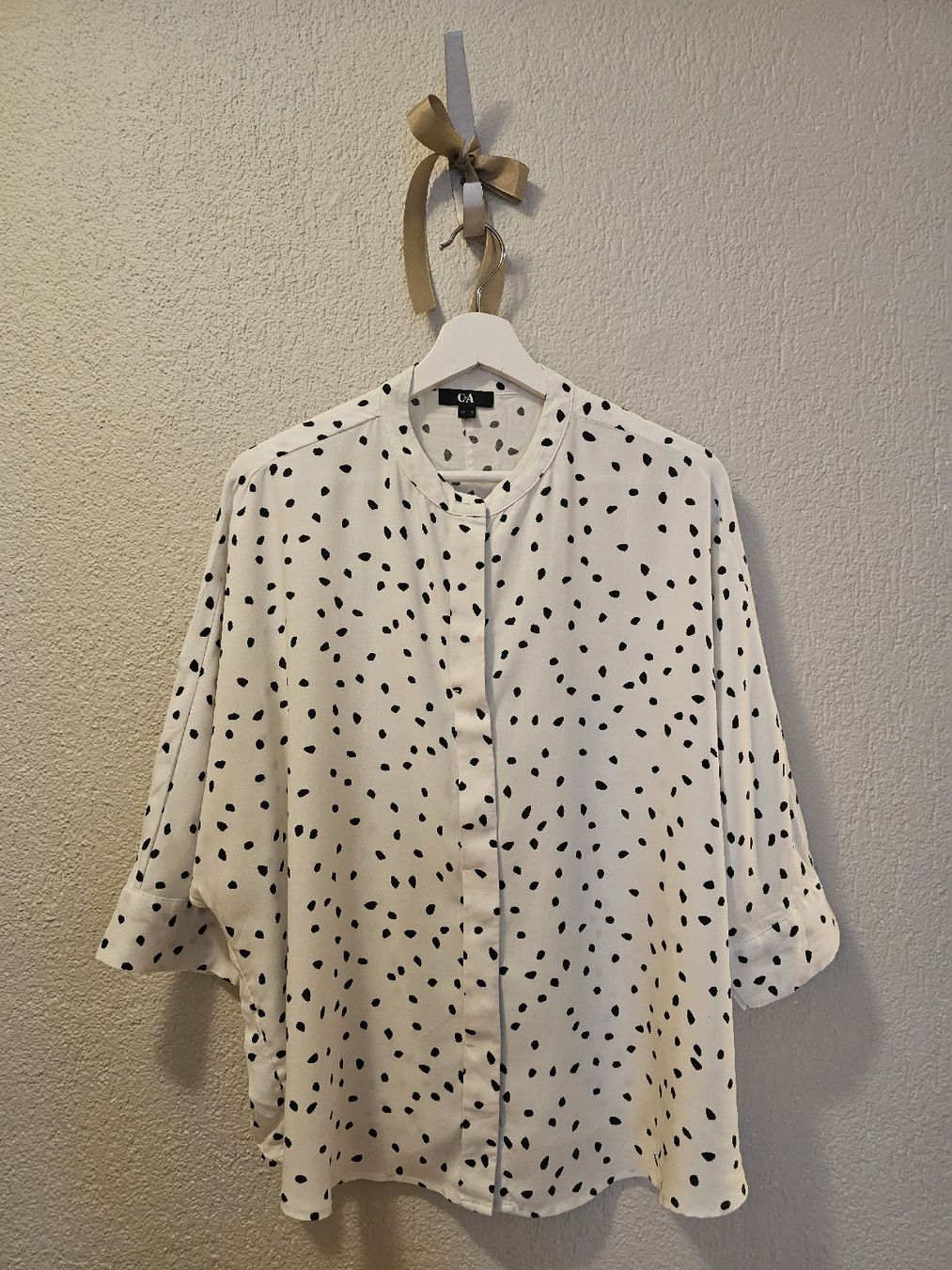 C&A Camicette: Leichte Bluse von C&A, Gr. 40, Weiss/Schwarz gepunktet, – Nuovo (secondo la descrizione) da Bern venduto da Oscarella
