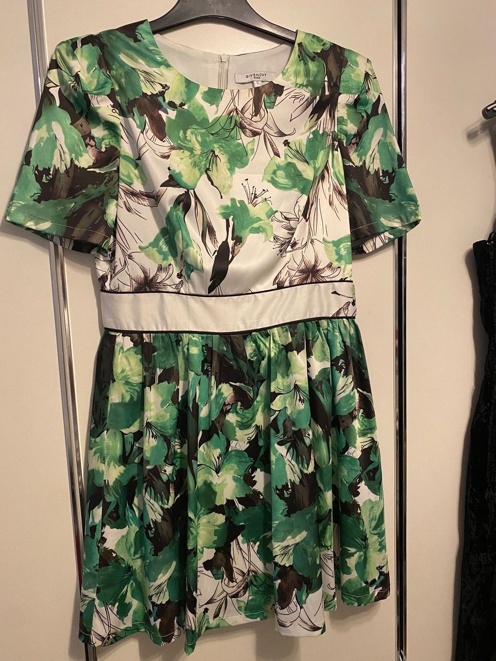 Givenchy Vestiti: Marken Kleid GIVENCHY gr.L 100% Seide – Usato da Pfungen venduto da Outlet64