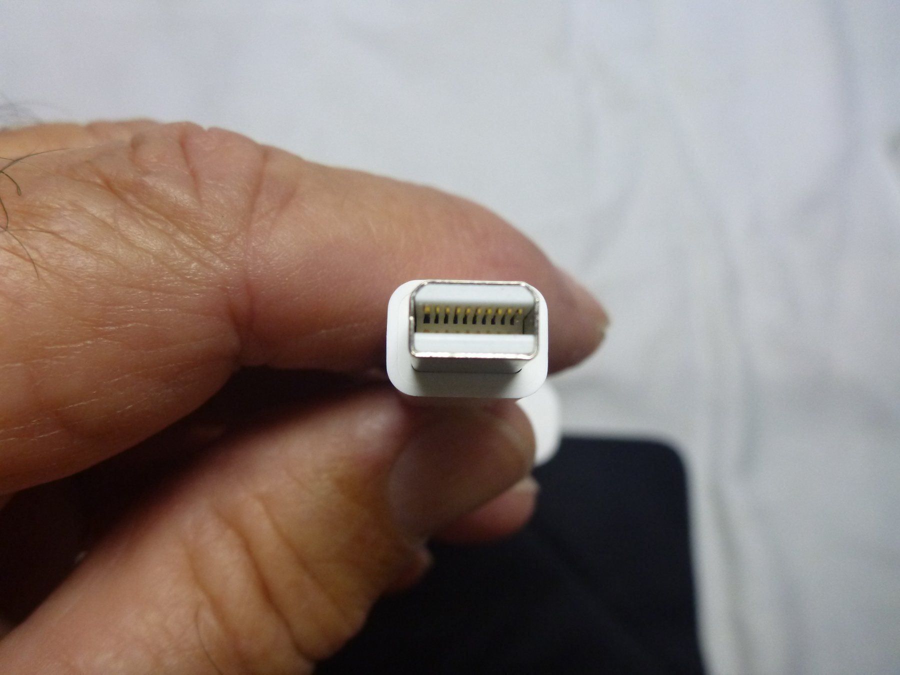 Apple Unità & Adattatore: Apple Mini DisplayPort to VGA Ad. A1307 – Usato da Röschenz venduto da Sharjah 3