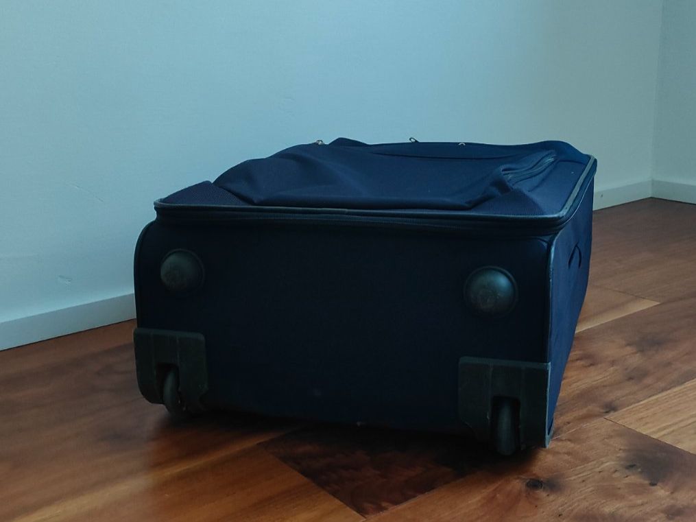 Samsonite Valigie: Koffer Samsonite dunkelblau mit Rollen – Usato da Männedorf venduto da raf_yp72 2