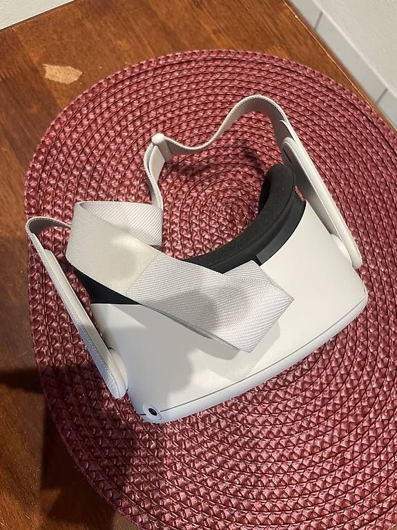 Casque VR: Casque VR Oculus Meta Quest 2 64 GB – D'occasion à Vallamand par eugrrr 3