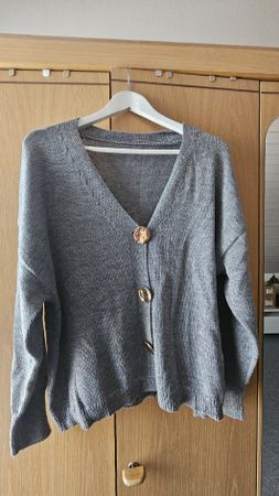 Grauer Strickcardigan mit Goldschimmer-Knöpfen, Gr. 2XL (48)