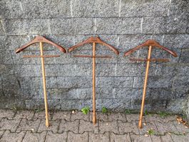 3 schöne Poliform Kleiderbügel aus Holz