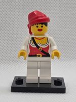 LEGO Pirates pi058 Pirate Female, White Legs, Red Bandana