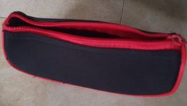 Etui, schwarz-rot
