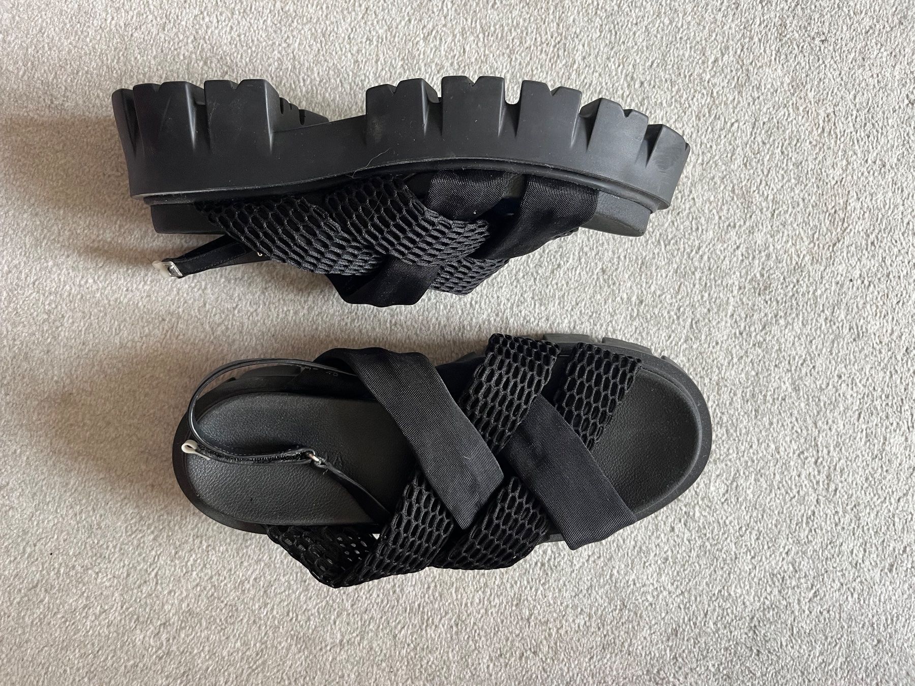 Scarpe da donna: Premiata Chunky schwarze Sandalen Gr.40 – Usato da Zürich venduto da kay12325