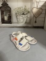 Adidas Kindersandalen Gr. 32 – Weiss mit bunten Details