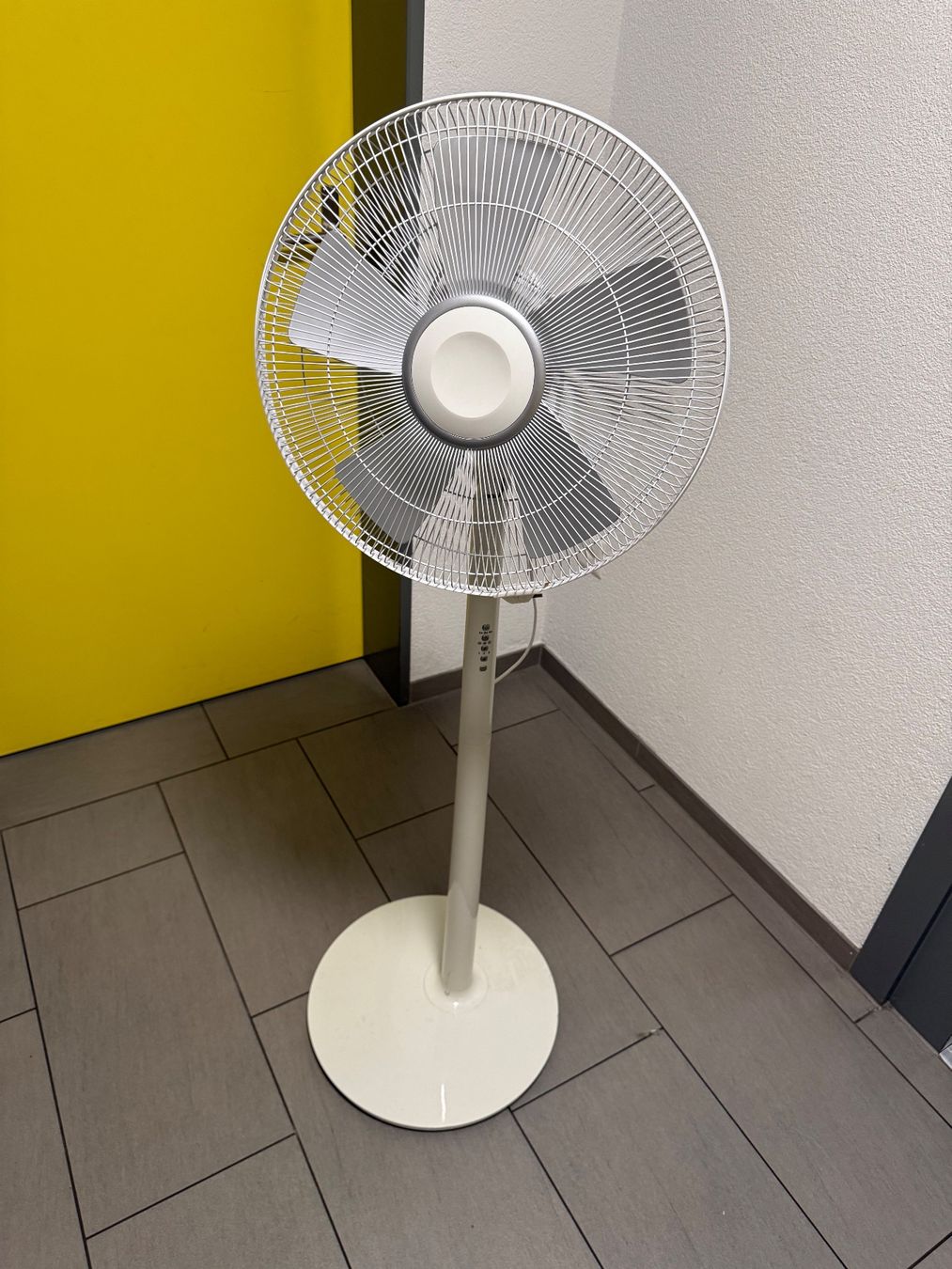 Ventilatoren: Standventilator Manor PM-550 weiss 55W 40 Zeichen – Gebraucht aus Zürich von Alinghi64