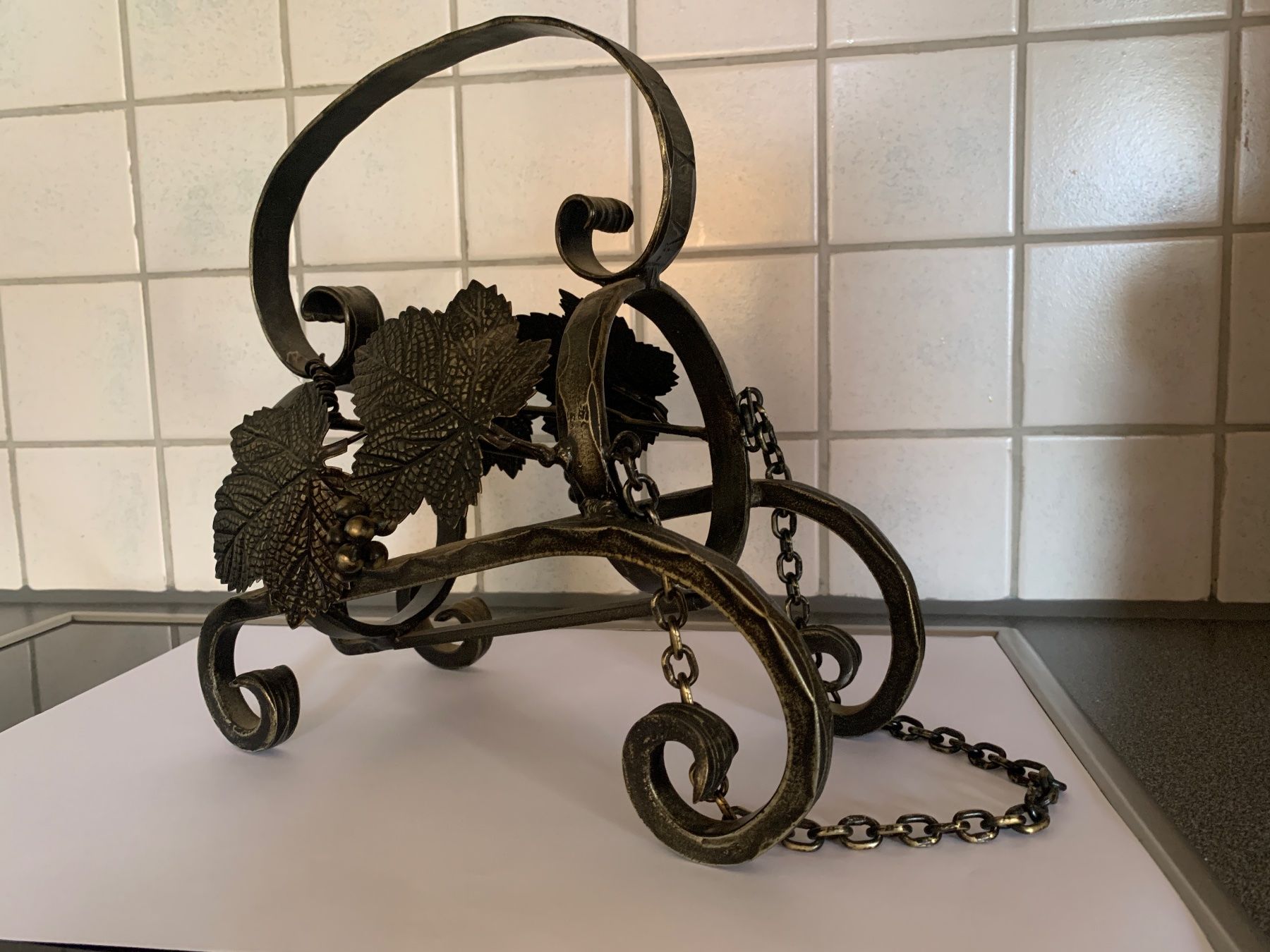 Supporti a parete: Weinflaschenhalter aus Metall – Usato da Volketswil venduto da dancingsoul74 2