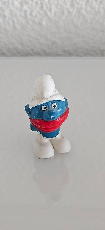 Figuren: Schlumpf mit Halstuch – Gebraucht aus Kestenholz von Schwogi
