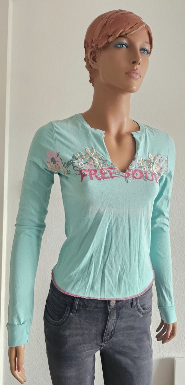 Pullover & Sweatshirts: Freesoul Langarmshirt mit Blumen, Grösse S – Gebraucht aus Basel von Allerlei-Basel