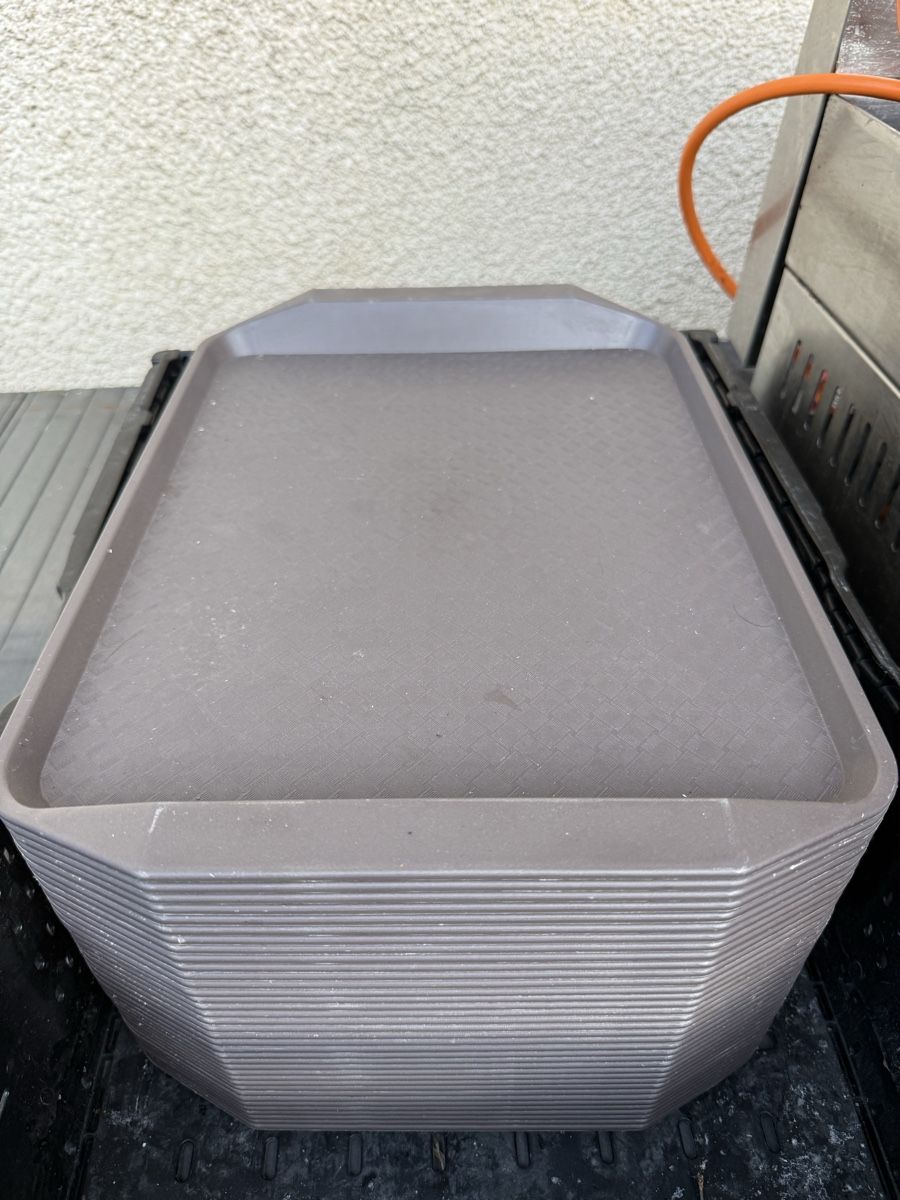 36 plateaux restaurant (D'occasion) à Dully pour CHF 36 – retrait ...