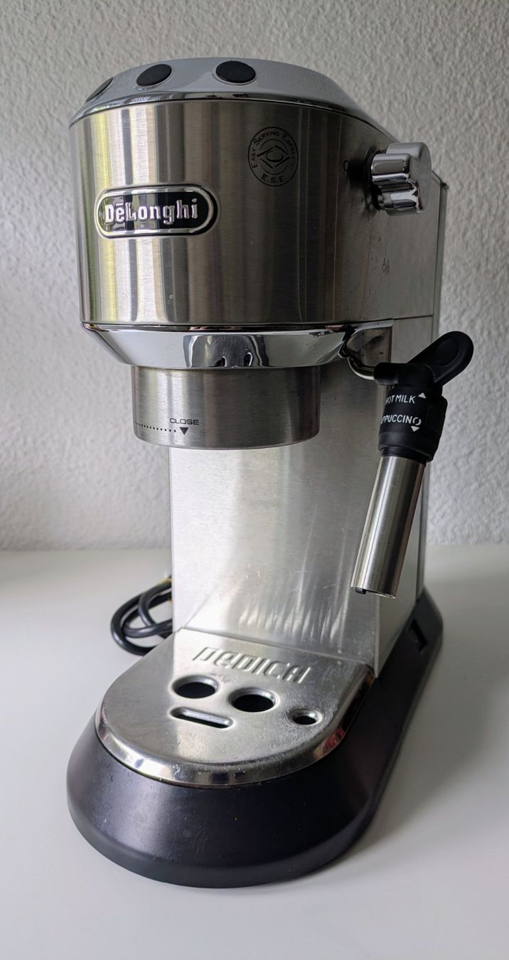 De'Longhi Macchine per caffè & Macchine per espresso: DeLonghi Dedica EC685 Espressomaschine gebraucht komplett – Usato da Rubigen venduto da Freecarver