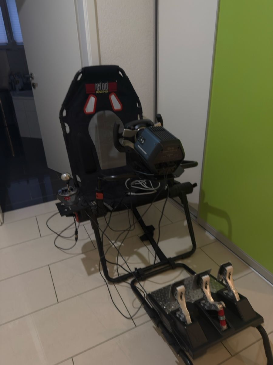 Thrustmaster Controller: Thrustmaster t818 mit T-LCM TH8A und Next Level Racing Sitz – Usato da windisch venduto da Wishin