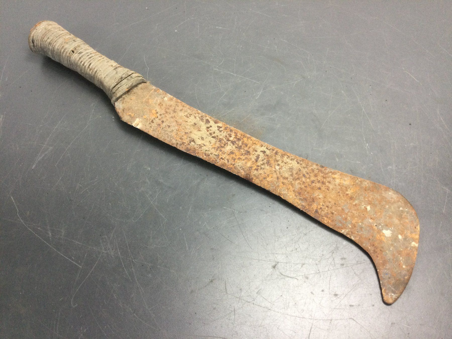 Attrezzi da lavoro: Antiker rostiger Gertel mit Ledergriff – Usato da Wangen SZ venduto da kuriosum12 4